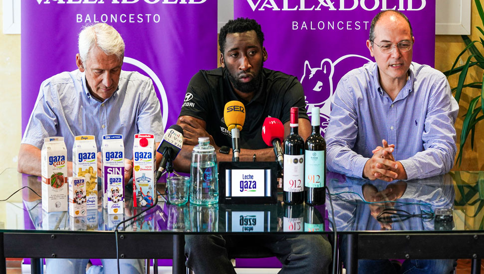 El Real Valladolid de Baloncesto presenta a Herve Kabasele, uno de los fichajes de verano 